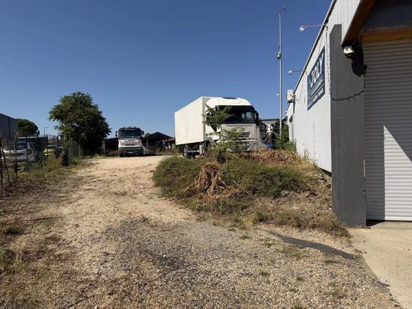 Location                                                      Local commercial
                        
                     6 pièces                      380 m2                     à Brioude