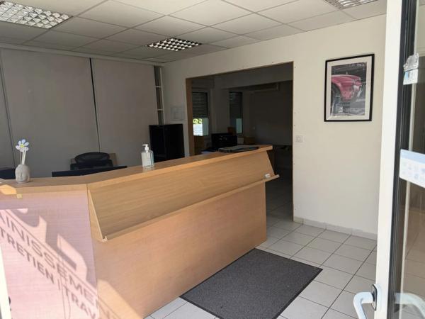 Location                                                      Local commercial
                        
                     6 pièces                      380 m2                     à Brioude