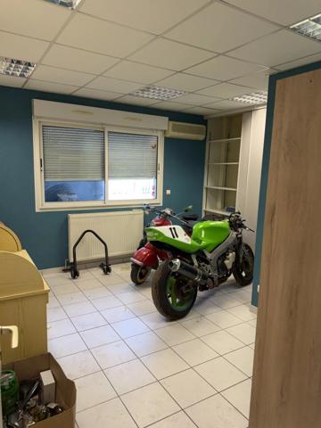 Location                                                      Local commercial
                        
                     6 pièces                      380 m2                     à Brioude