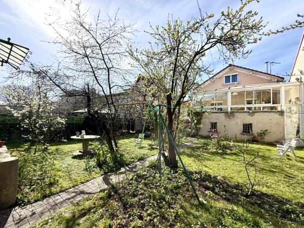 Livry-Gargan (93190) Maison avec jardin, garage et dépendance