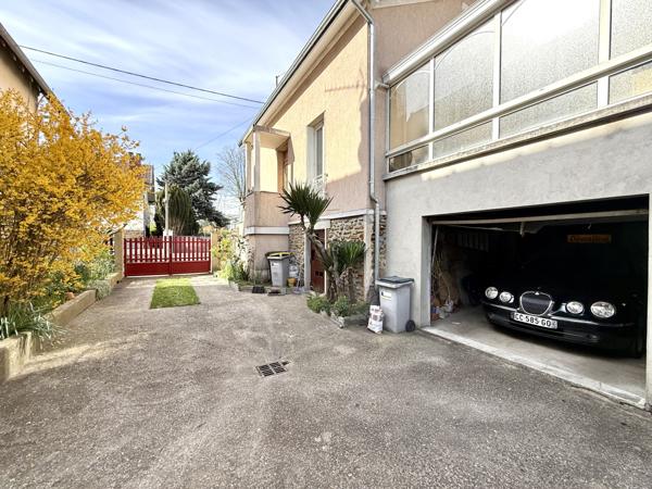 Livry-Gargan (93190) Maison avec jardin, garage et dépendance
