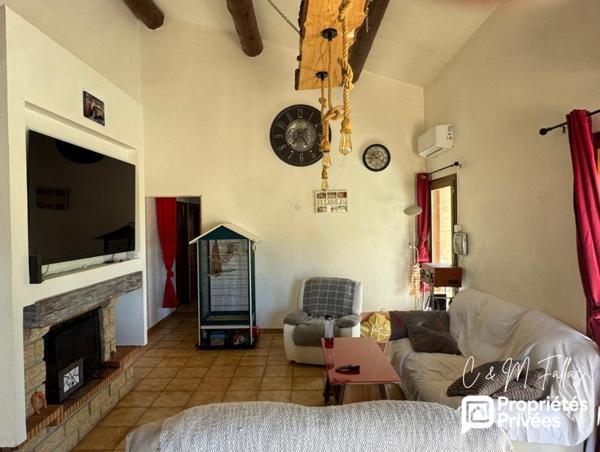 Ensemble immobilier avec appartement indépendant, piscine et dépendances à Séguret