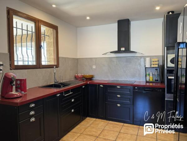 Ensemble immobilier avec appartement indépendant, piscine et dépendances à Séguret