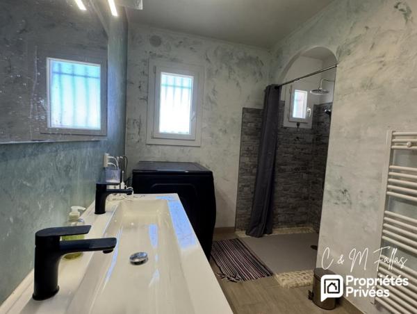 Ensemble immobilier avec appartement indépendant, piscine et dépendances à Séguret