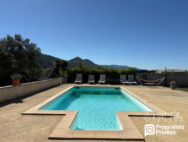 Ensemble immobilier avec appartement indépendant, piscine et dépendances à Séguret