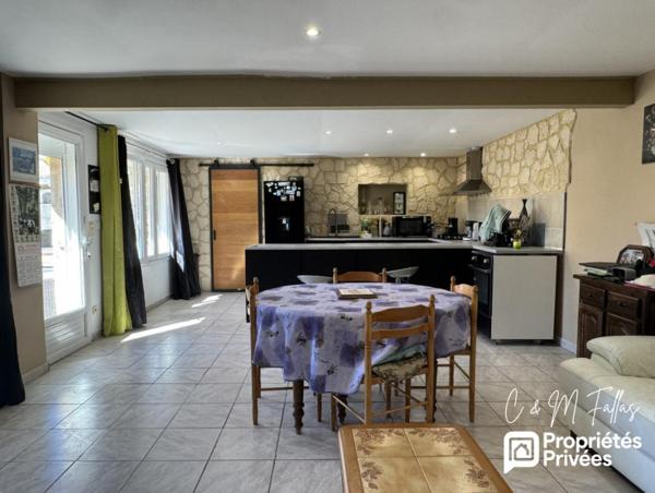 Ensemble immobilier avec appartement indépendant, piscine et dépendances à Séguret