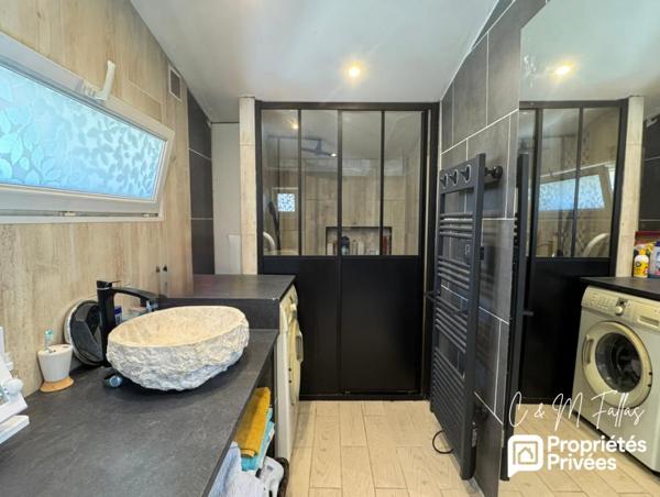 Ensemble immobilier avec appartement indépendant, piscine et dépendances à Séguret