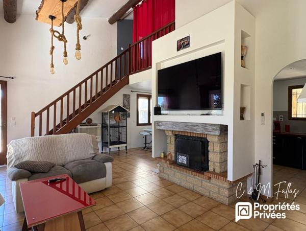 Ensemble immobilier avec appartement indépendant, piscine et dépendances à Séguret