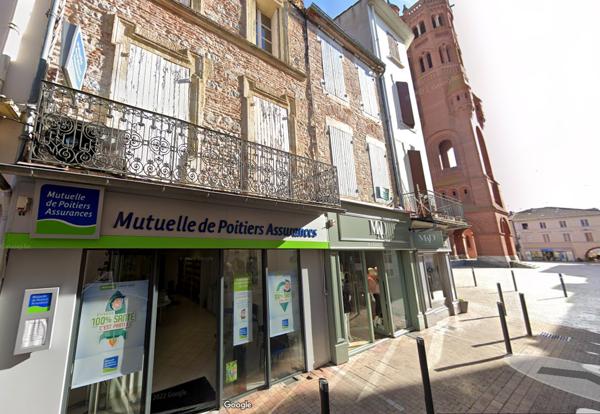 Belle opportunité d'investissement à Villeneuve sur Lot. Immeuble de rapport avec avec local commercial disponible en RDC (magasin d'environ 44m2 + bureau de 16,58m2) en RDC avec présence d'une sortie sur terrasse agréable pour pauses du personnel. Potent , Villeneuve sur lot