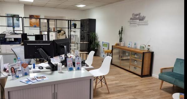 Belle opportunité d'investissement à Villeneuve sur Lot. Immeuble de rapport avec avec local commercial disponible en RDC (magasin d'environ 44m2 + bureau de 16,58m2) en RDC avec présence d'une sortie sur terrasse agréable pour pauses du personnel. Potent , Villeneuve sur lot