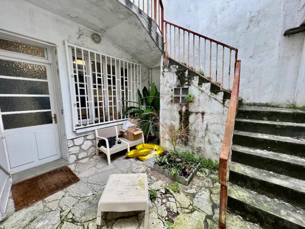 Belle opportunité d'investissement à Villeneuve sur Lot. Immeuble de rapport avec avec local commercial disponible en RDC (magasin d'environ 44m2 + bureau de 16,58m2) en RDC avec présence d'une sortie sur terrasse agréable pour pauses du personnel. Potent , Villeneuve sur lot