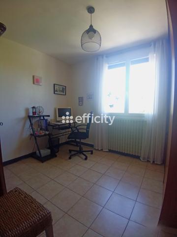 Appartement
         4 pièces
        - 76 m² Exclusivité 137 000 € *