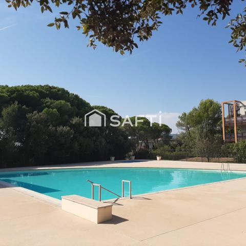 Proche des accès autoroutiers, Résidence sécurisée avec gardien et piscine, appartement de type 3 avec spacieux balcon, garage