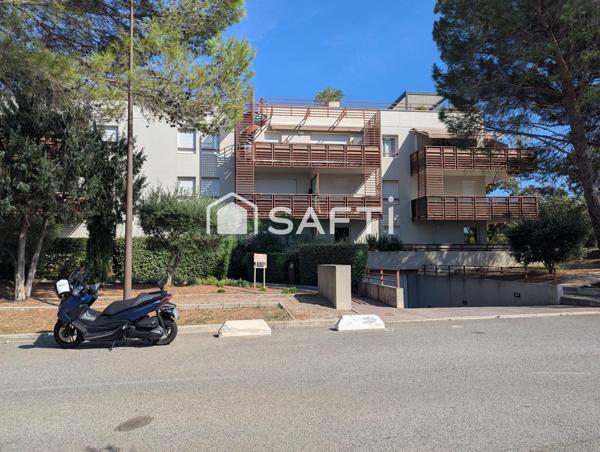 Proche des accès autoroutiers, Résidence sécurisée avec gardien et piscine, appartement de type 3 avec spacieux balcon, garage