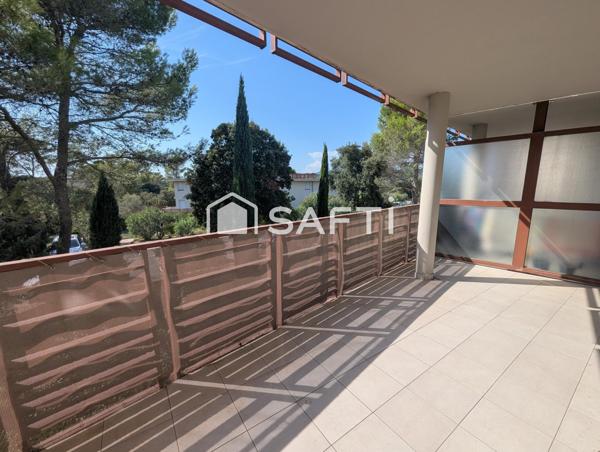 Proche des accès autoroutiers, Résidence sécurisée avec gardien et piscine, appartement de type 3 avec spacieux balcon, garage