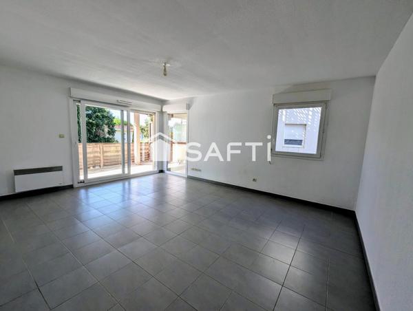 Proche des accès autoroutiers, Résidence sécurisée avec gardien et piscine, appartement de type 3 avec spacieux balcon, garage