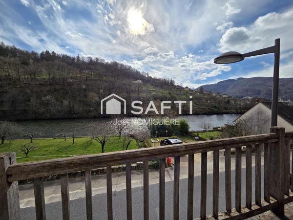 Maison lumineuse avec double garage et jardin