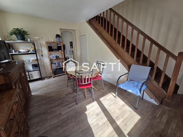 Maison lumineuse avec double garage et jardin