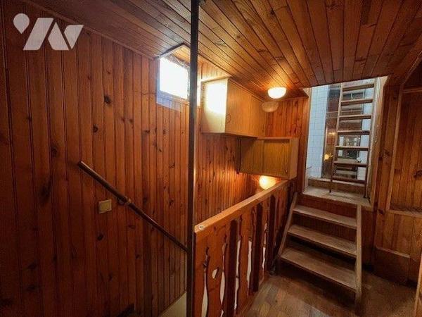 Appartement duplex type 8 à rénover plein centre ville de Chambéry VENTE IMMO-INTERACTIF.

VE...