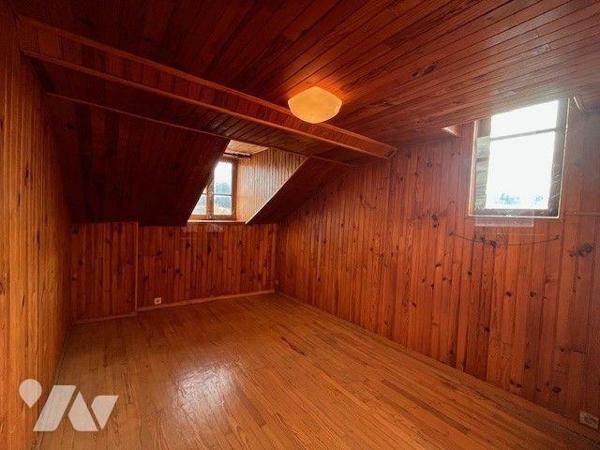 Appartement duplex type 8 à rénover plein centre ville de Chambéry VENTE IMMO-INTERACTIF.

VE...