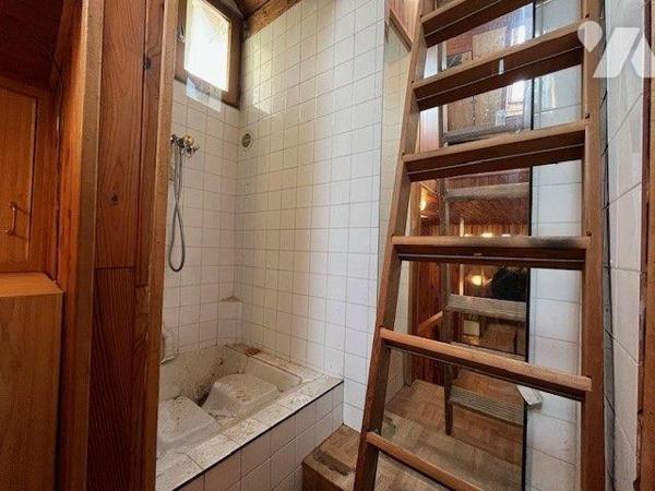 Appartement duplex type 8 à rénover plein centre ville de Chambéry VENTE IMMO-INTERACTIF.

VE...