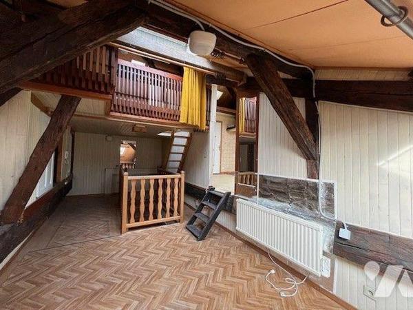 Appartement duplex type 8 à rénover plein centre ville de Chambéry VENTE IMMO-INTERACTIF.

VE...