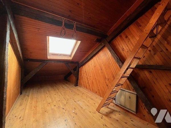 Appartement duplex type 8 à rénover plein centre ville de Chambéry VENTE IMMO-INTERACTIF.

VE...