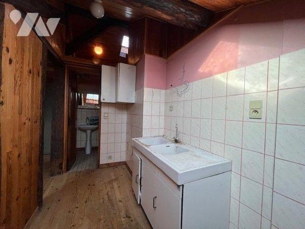 Appartement duplex type 8 à rénover plein centre ville de Chambéry VENTE IMMO-INTERACTIF.

VE...