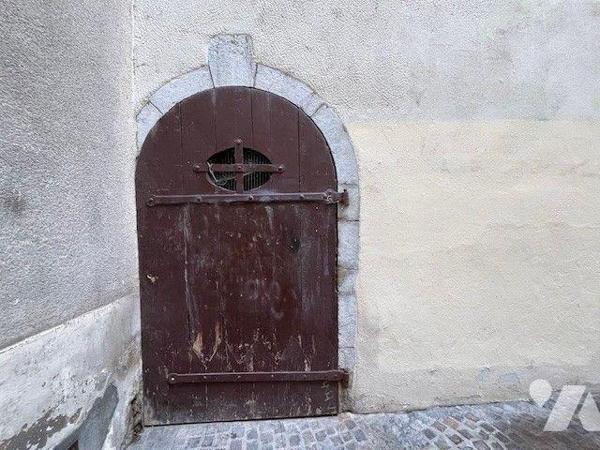 Appartement duplex type 8 à rénover plein centre ville de Chambéry VENTE IMMO-INTERACTIF.

VE...