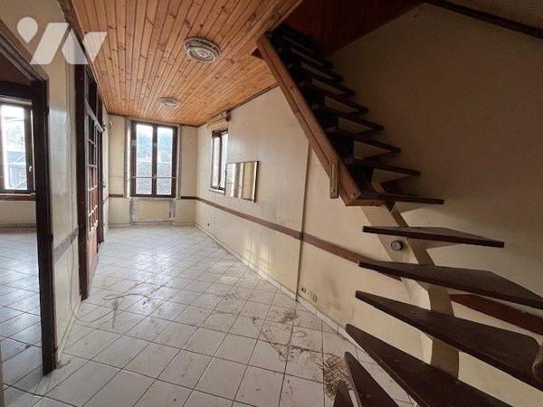 Appartement duplex type 8 à rénover plein centre ville de Chambéry VENTE IMMO-INTERACTIF.

VE...