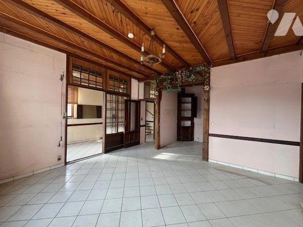Appartement duplex type 8 à rénover plein centre ville de Chambéry VENTE IMMO-INTERACTIF.

VE...