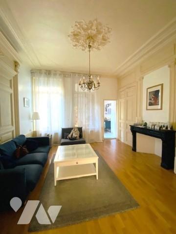 Centre-ville de DUNKERQUE : Duplex du 19ième, alliant authenticité et cachet d'époque.