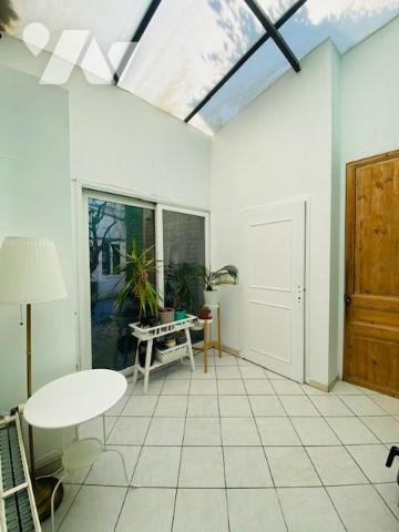 Centre-ville de DUNKERQUE : Duplex du 19ième, alliant authenticité et cachet d'époque.