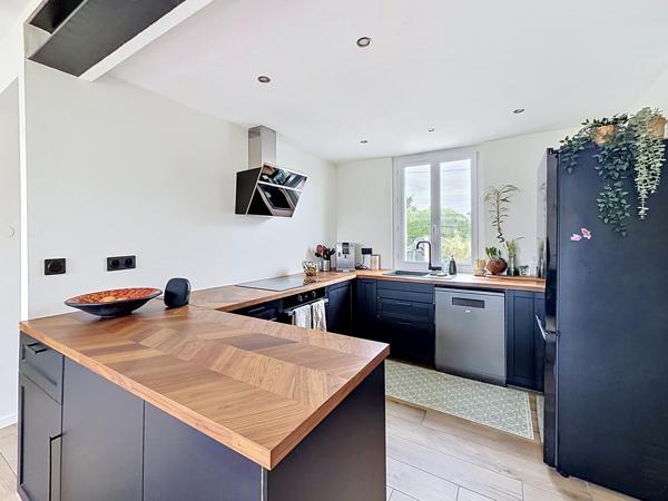 Maison
         4 pièces
        - 77 m² 269 900 € *