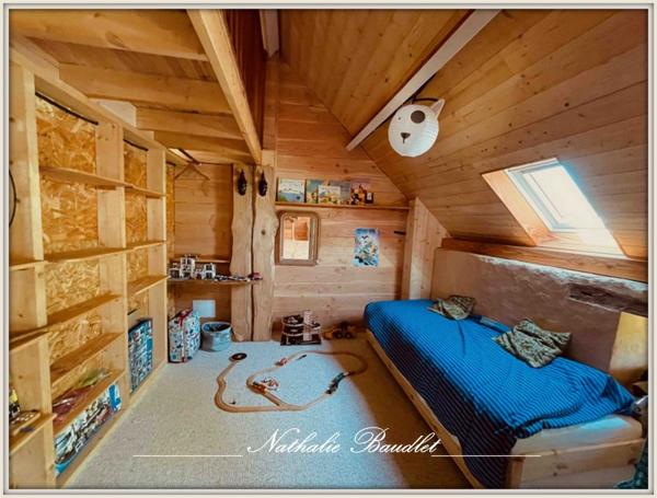 Chevillé (72350) CHEVILLE Longère de 9 pièces (5 chambres), dépendances, plan d'eau, terrain 3932 m²