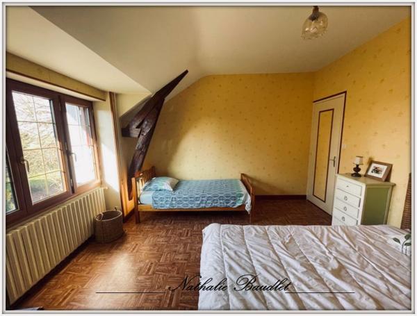 Chevillé (72350) CHEVILLE Longère de 9 pièces (5 chambres), dépendances, plan d'eau, terrain 3932 m²