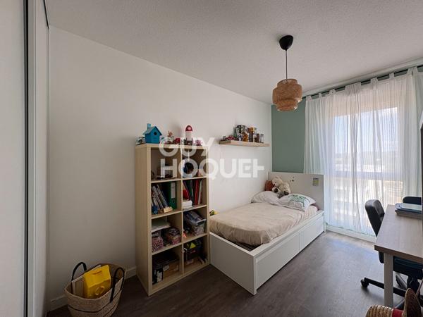 Dernier étage : T5 récent de 97 m² avec terrasse, climatisation et 2 garages