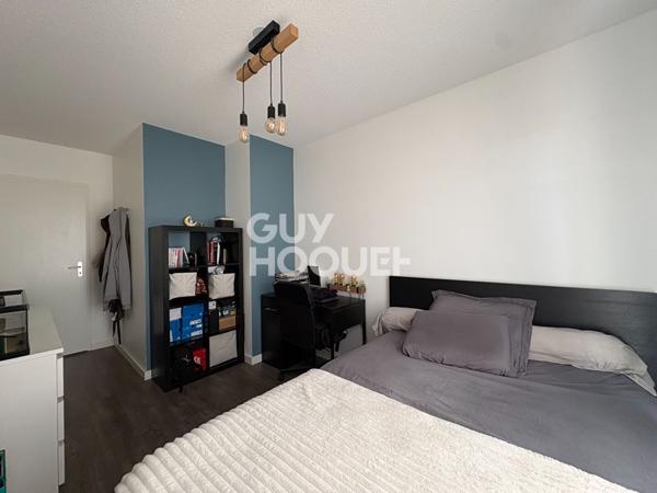 Dernier étage : T5 récent de 97 m² avec terrasse, climatisation et 2 garages