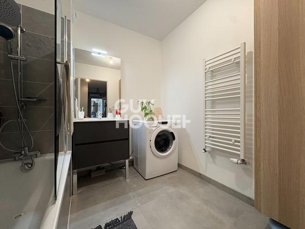 Dernier étage : T5 récent de 97 m² avec terrasse, climatisation et 2 garages