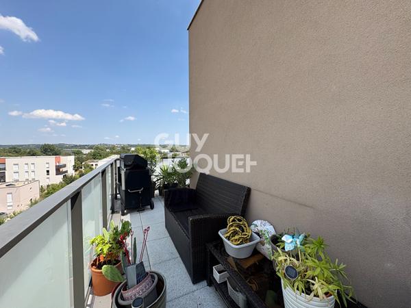 Dernier étage : T5 récent de 97 m² avec terrasse, climatisation et 2 garages