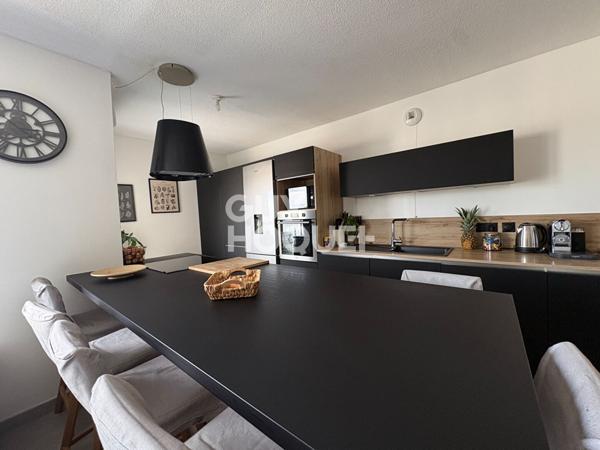 Dernier étage : T5 récent de 97 m² avec terrasse, climatisation et 2 garages