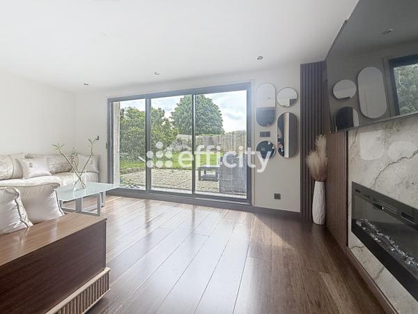 Maison
         5 pièces
        - 100 m² 220 000 € *