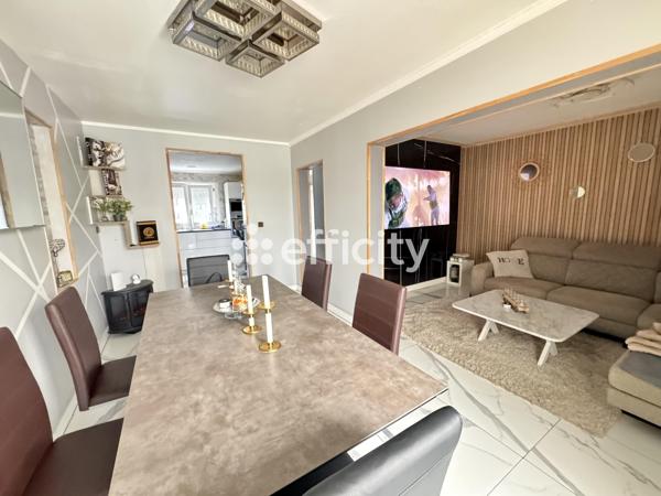 Maison
         5 pièces
        - 100 m² 220 000 € *