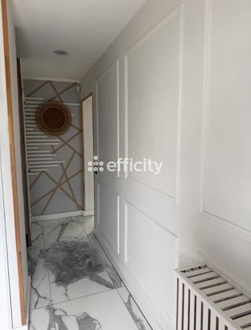 Maison
         5 pièces
        - 100 m² 220 000 € *