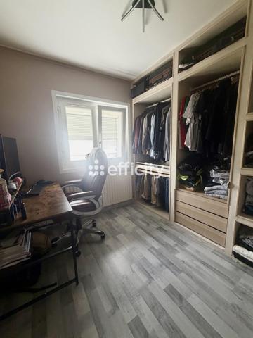 Maison
         5 pièces
        - 100 m² 220 000 € *