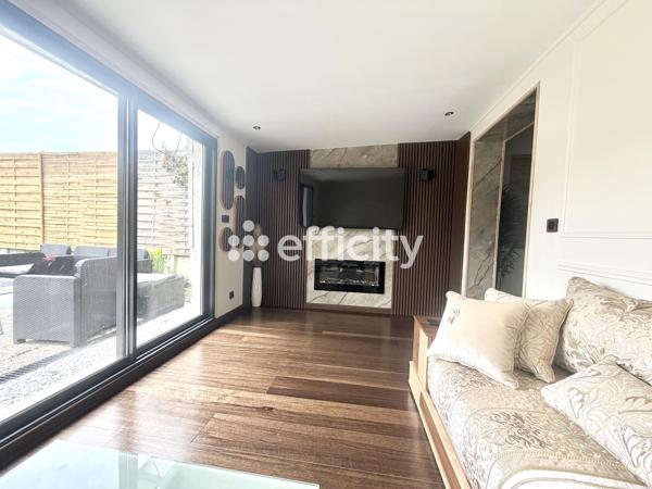 Maison
         5 pièces
        - 100 m² 220 000 € *