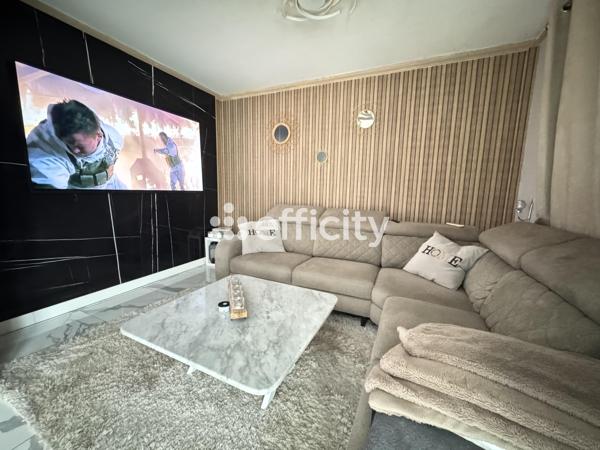 Maison
         5 pièces
        - 100 m² 220 000 € *