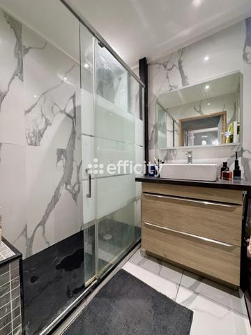 Maison
         5 pièces
        - 100 m² 220 000 € *