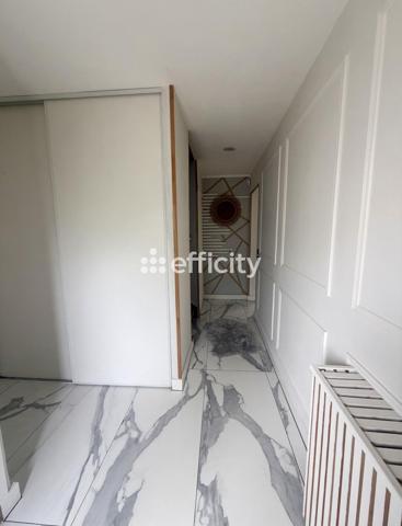 Maison
         5 pièces
        - 100 m² 220 000 € *