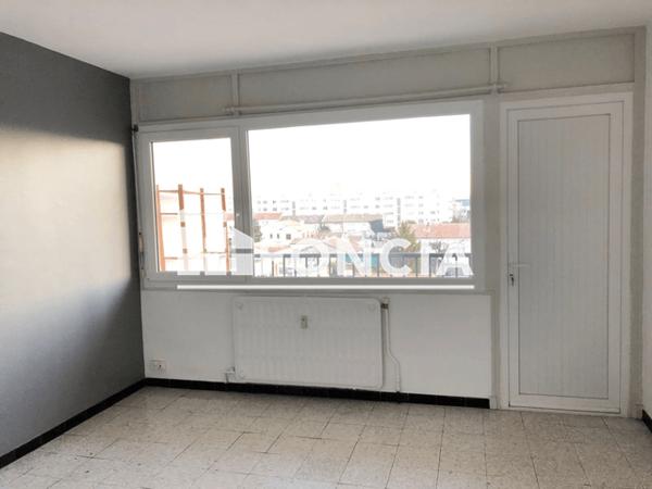 Location Appartement 2 pièces 40.8 m² - RUE DE L ANCIEN VELODROME Nîmes 30000